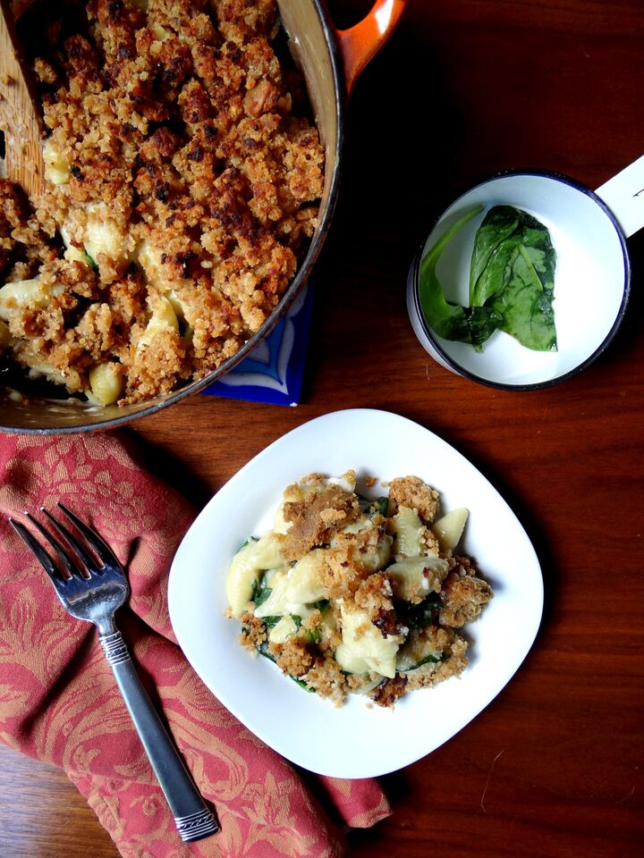 Spinach Mac n’ Cheese with Field Roast Sausage Crumble